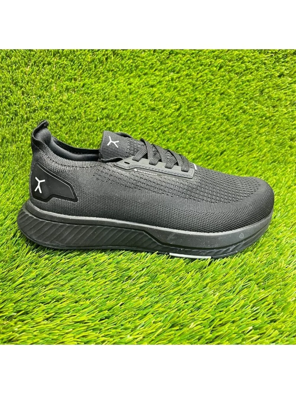 Flux Adapt Waterproof Runner Stealth Black Mens Size 8 Barefoot Running Shoes
